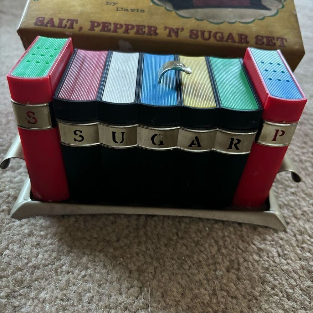 Miniature Book Rack Salt, Pepper ‘N’ Sugar Set In Original Box - Picture 2 of 10